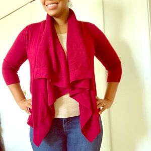 Draped-collar cardigan. Burgundy,3/4 length sleeve